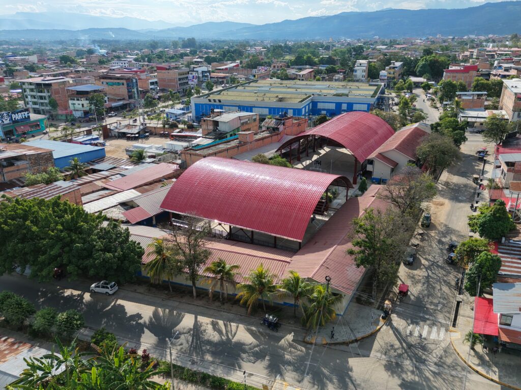 Nuevas losas deportivas mejoran espacios para estudiantes de la I.E. Túpac Amaru de Tarapoto