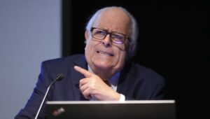 Senado define hoy miércoles 16 la ratificación de Julio Velarde en el BCR