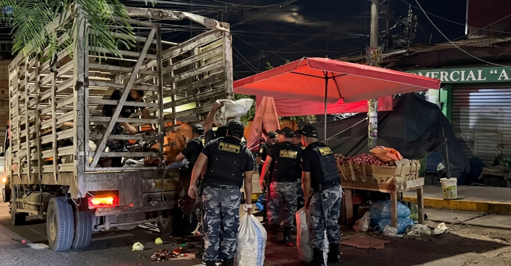 Durante operativo retiran comercio ambulatorio de calles del Barrio Comercio de Tarapoto 