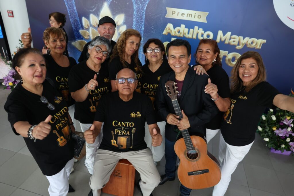 Adultos mayores de EsSalud crean marinera dedicada al papa León XIV