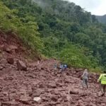 Derrumbe de lodo y piedras bloquea parcialmente vía entre Shapaja y Chazuta