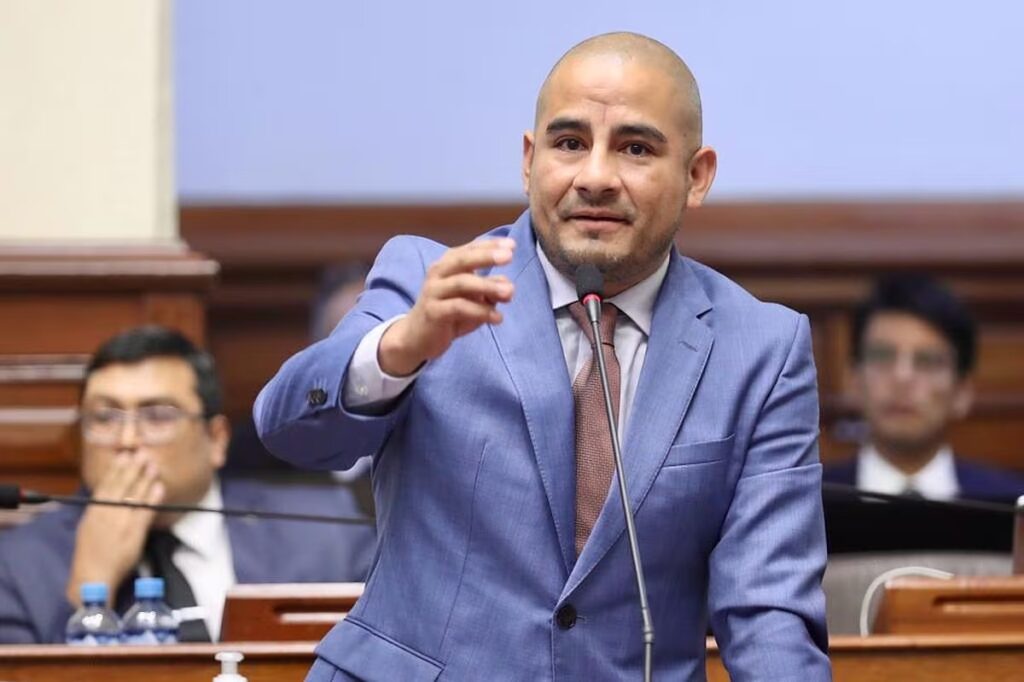 Polémica en el Congreso: Congresista Arturo Alegría califica la protección ambiental como una «moda»