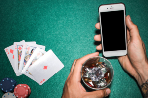 Del salón de cartas al smartphone: cómo el poker se adaptó al entretenimiento digital